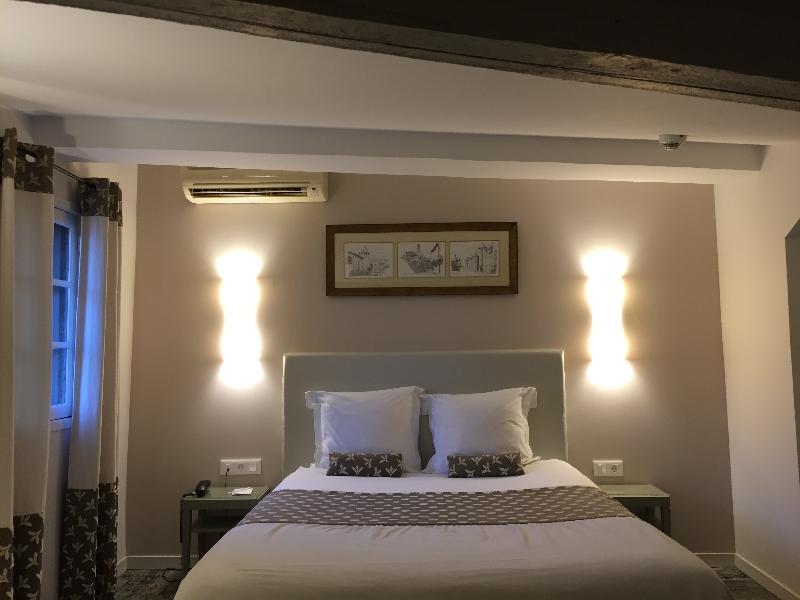 Du Pont Vieux Hotel 3*