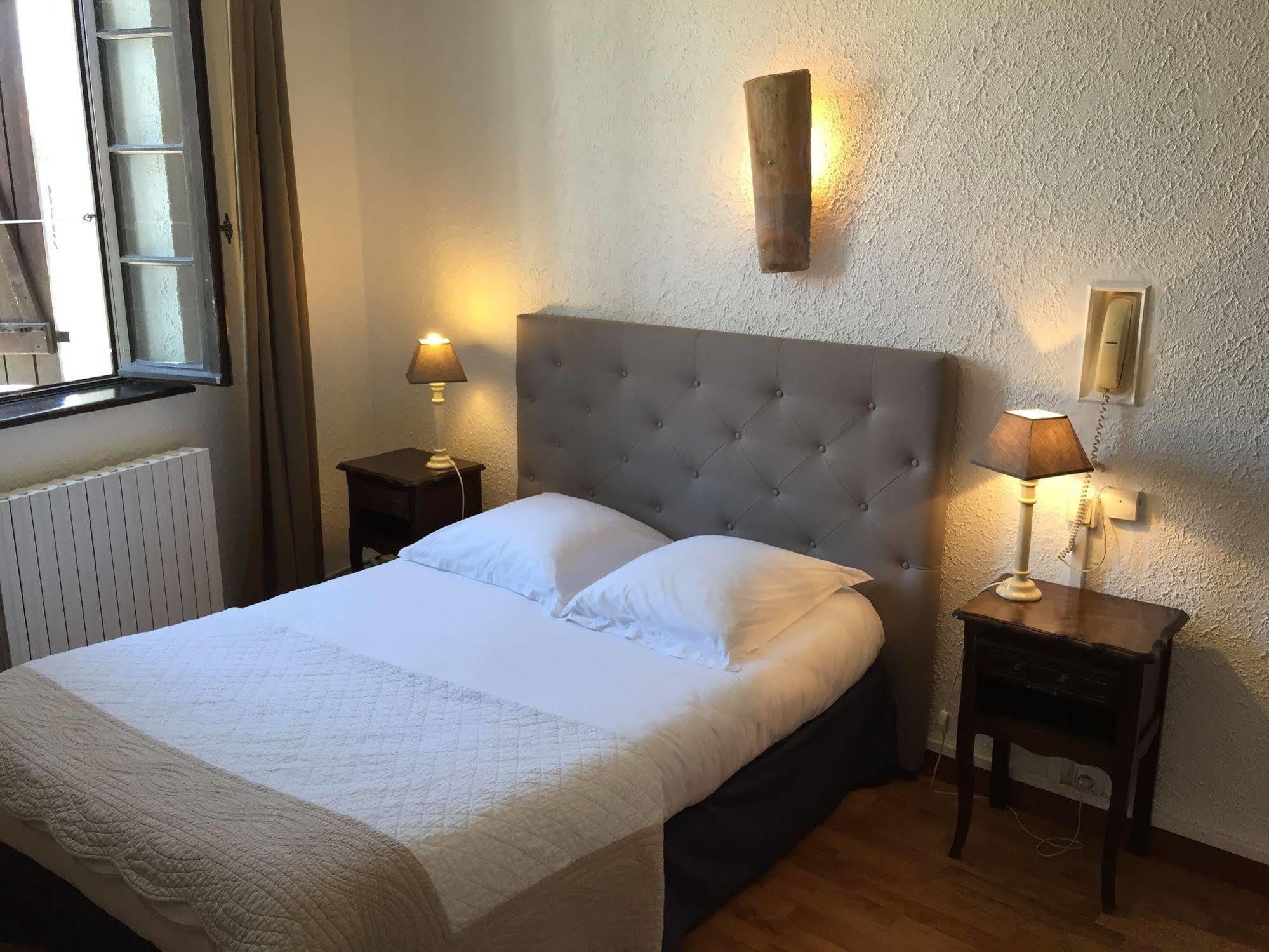 Du Pont Vieux Hotel 3*